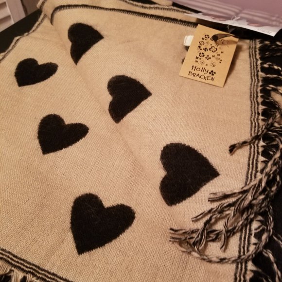 Poncho - Picture 4 of 5